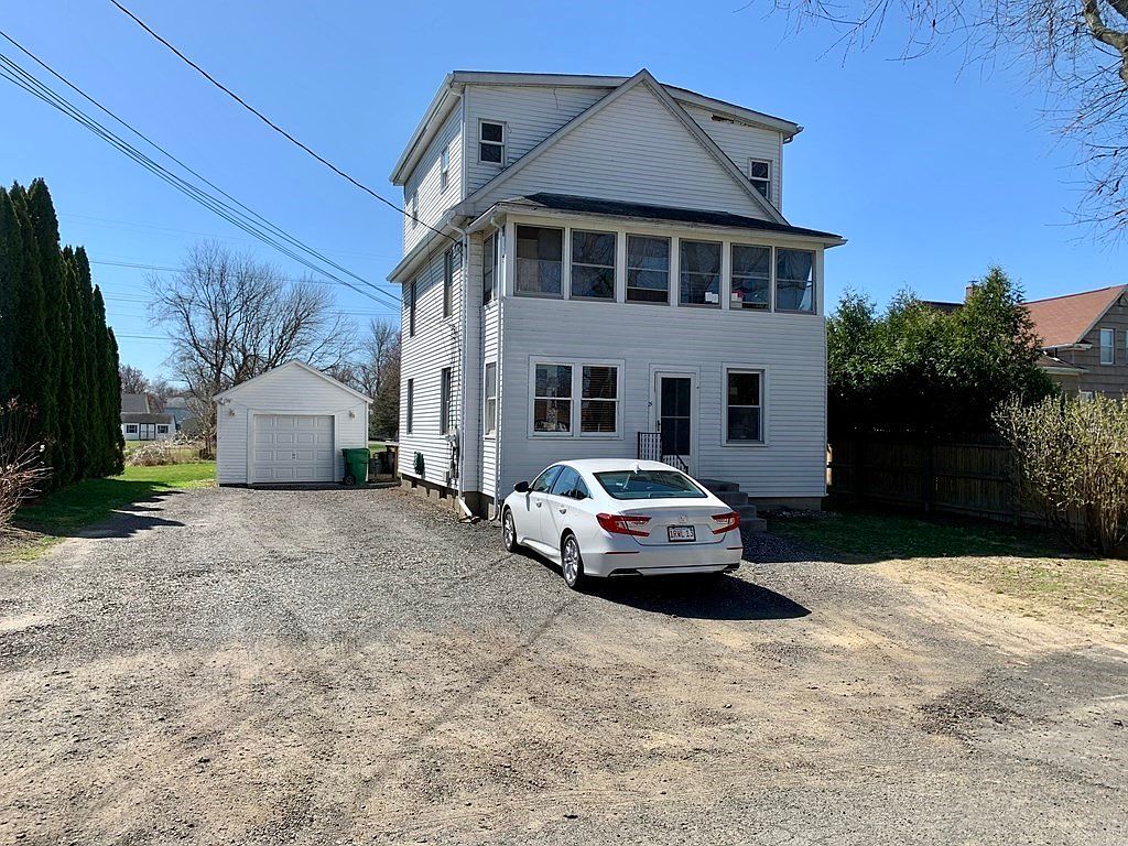 21 Whittier Pl Chicopee Ma 01013 Mls 72813407 Zillow