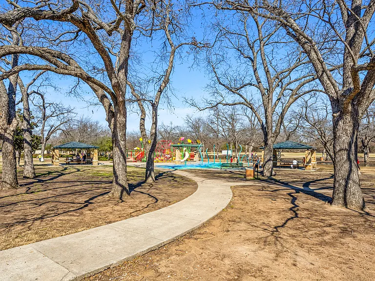2942 Woodland Hills Dr — Photo 41
