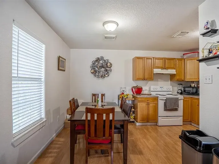 10428 Burden St #B — Photo 8