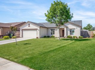 1491 Odessa St, Dinuba, CA 93618