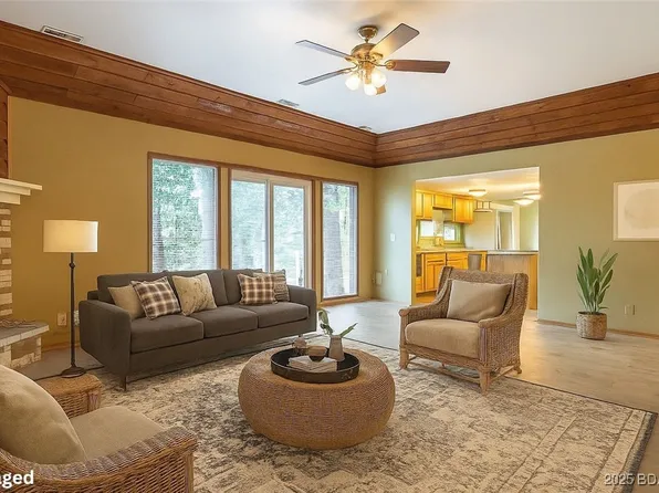 270 Basswood Rd, Sunrise Beach, MO 65079