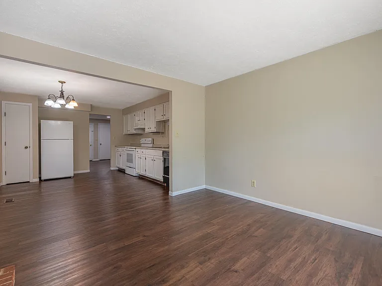 8717 Meadowcreek Dr — Photo 10