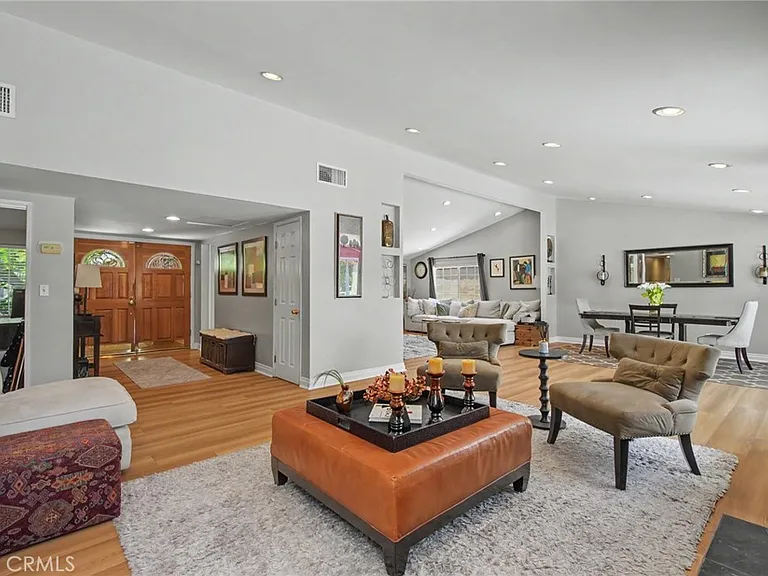 5706 Comanche Ave — Photo 10