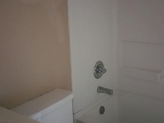 5th image of 401 E Tulip Ave APT 6