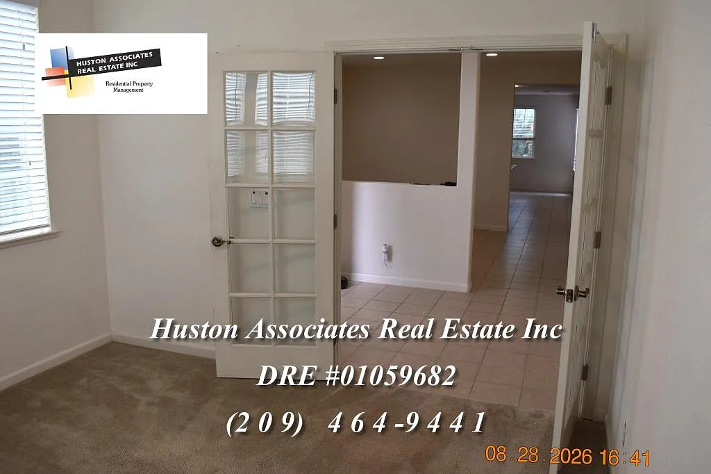 458 N Covina St — Photo 4