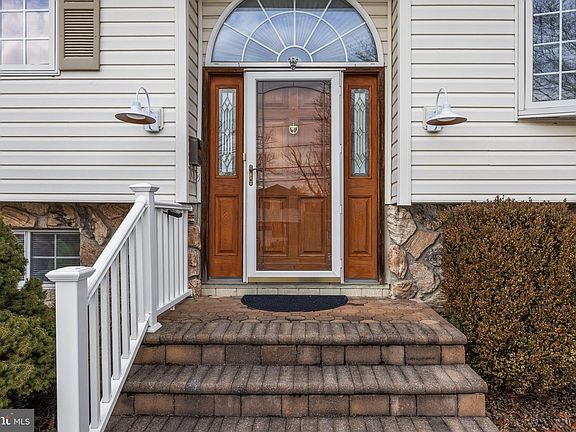 3rd image of 206 Downing Rd