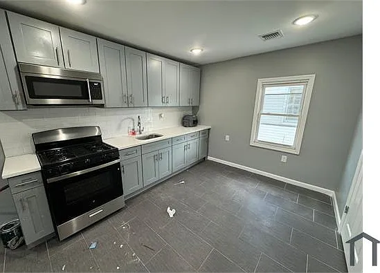 264 Vermont Ave #3 — Photo 1