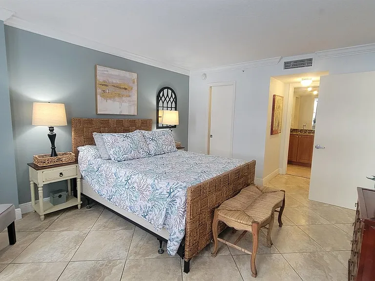 6917 Collins Ave #506 — Photo 10