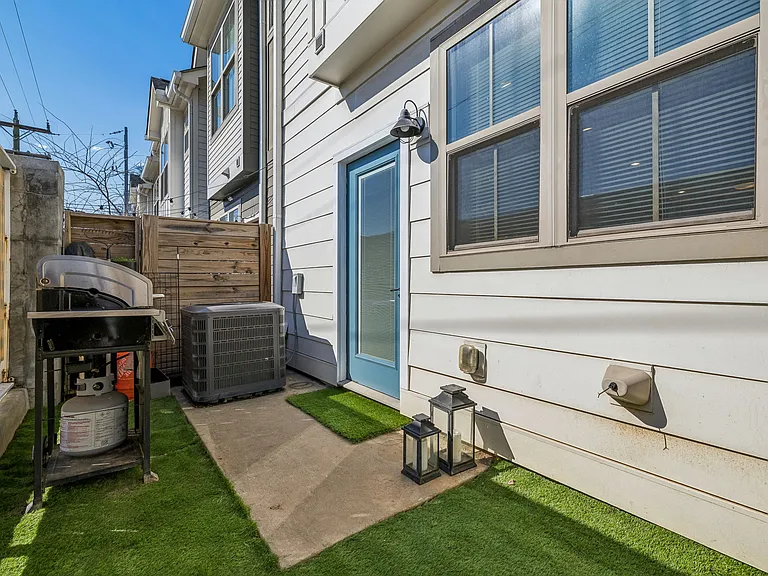 100 Thompson Ln #6 — Photo 37