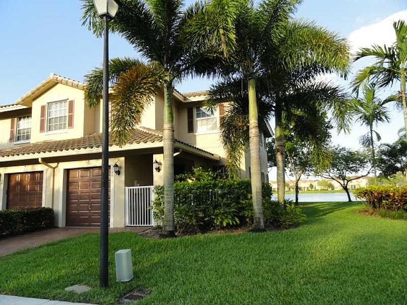 1st image of 3544 Parkside Dr