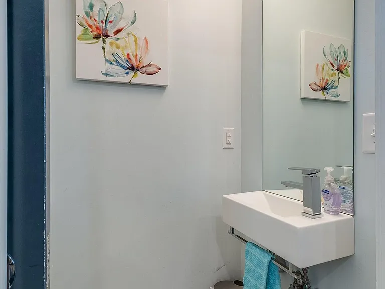 76 Evanston Ave — Photo 6