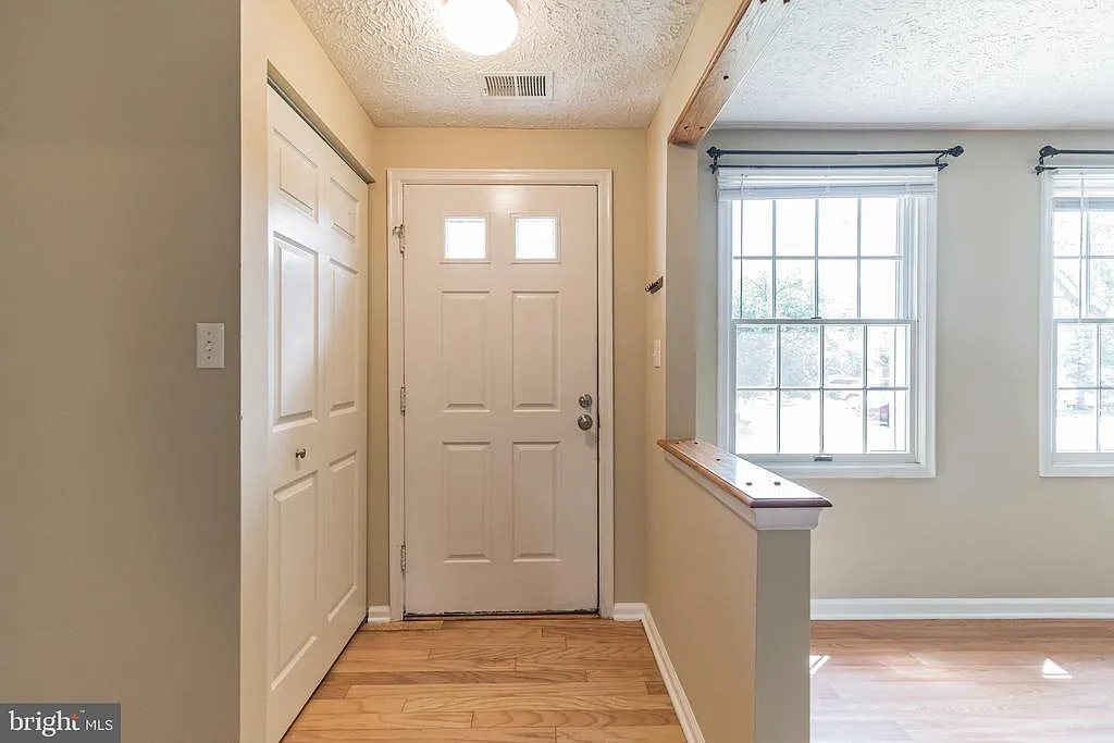 3 bed, 2.5 bath, 1220 sqft, $2,450 — Photo 4