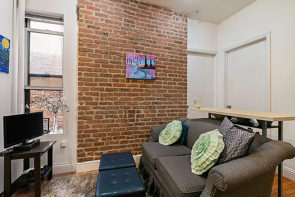 Rented by Compass | media 22