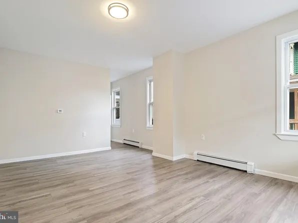 155 7th St, Salem, NJ 08079