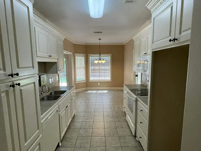 141 Creekside Dr — Photo 5