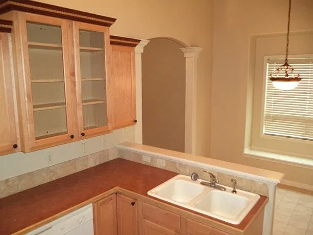 3 bed, 2.0 bath, 1357 sqft, $2,350 — Photo 3