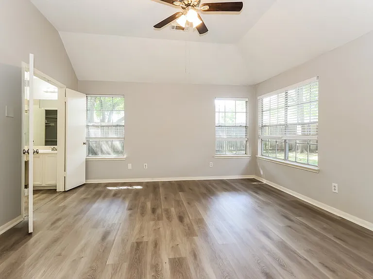 4910 Stone Harbor Dr — Photo 11
