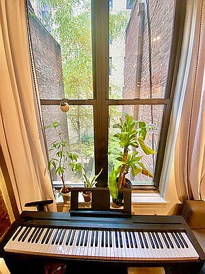 5th image of 261 W 93rd St APT 6