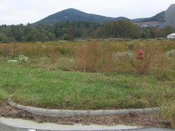 115 Gateway Ct, Lenoir, NC 28645