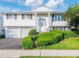 3757 Oceanside Rd E, Oceanside, NY 11572