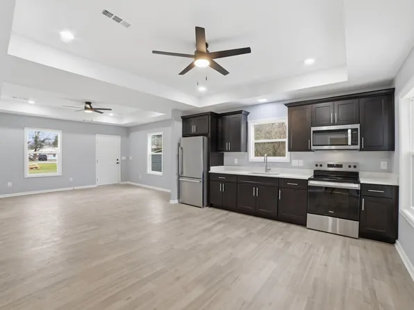 104 Fairground Dr, Waverly, TN 37185