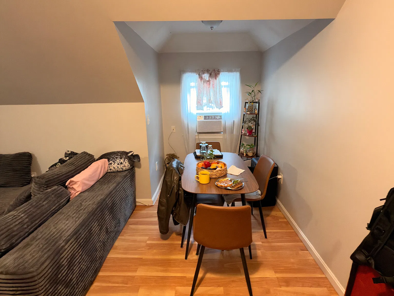 2 bed, 1200 sqft, $2,400 — Photo 3