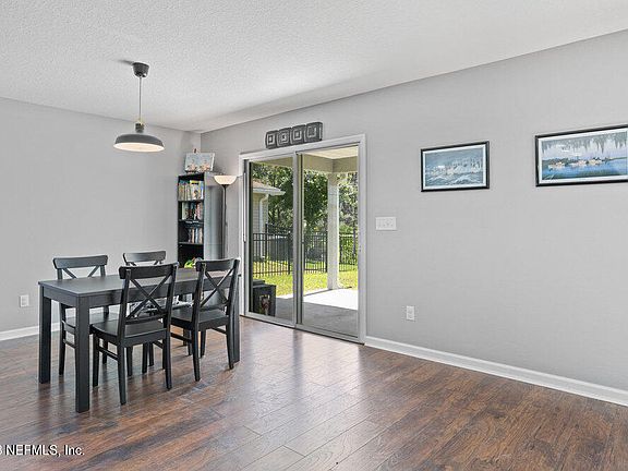 3rd image of 564 WORCESTER Court