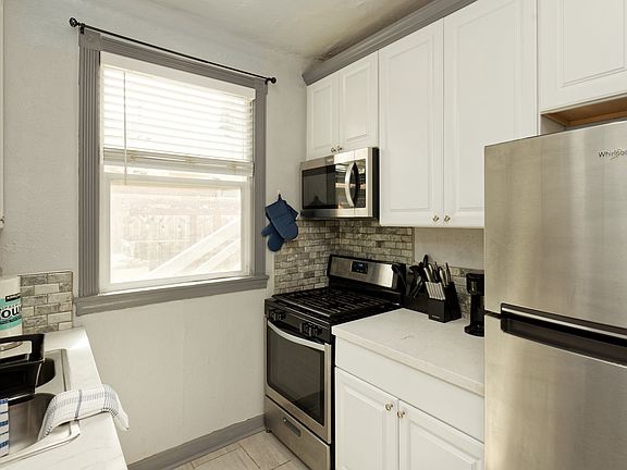 5th image of 929 E 24th St Unit A