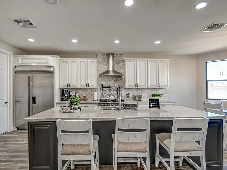 3216 E Sunnyside Ln — Photo 8