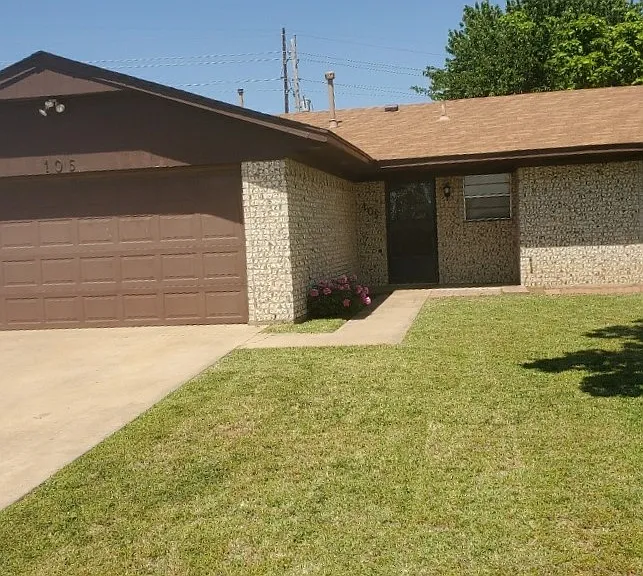 105 SE Tattershall Way — Photo 1