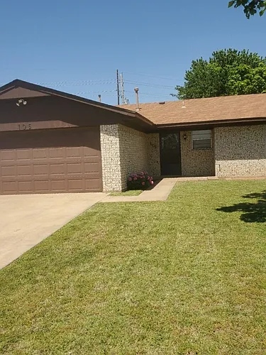 105 SE Tattershall Way Photo 1