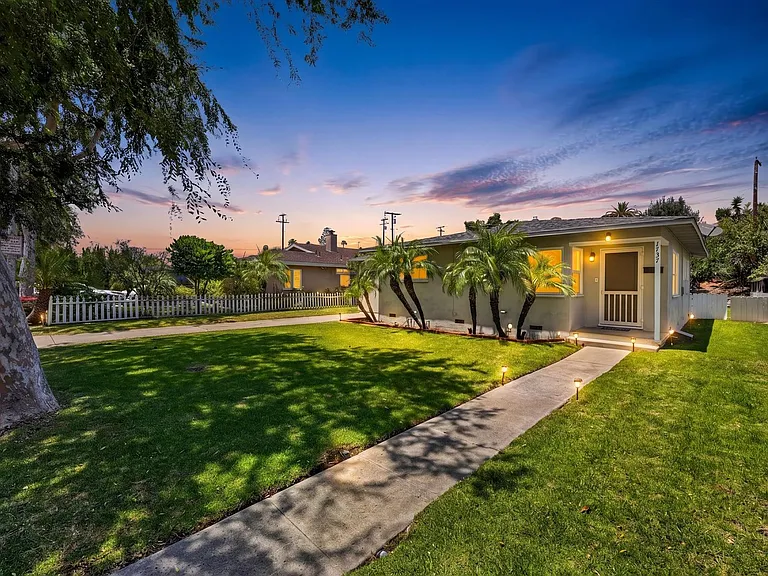 1737 Jacaranda Pl — Photo 1