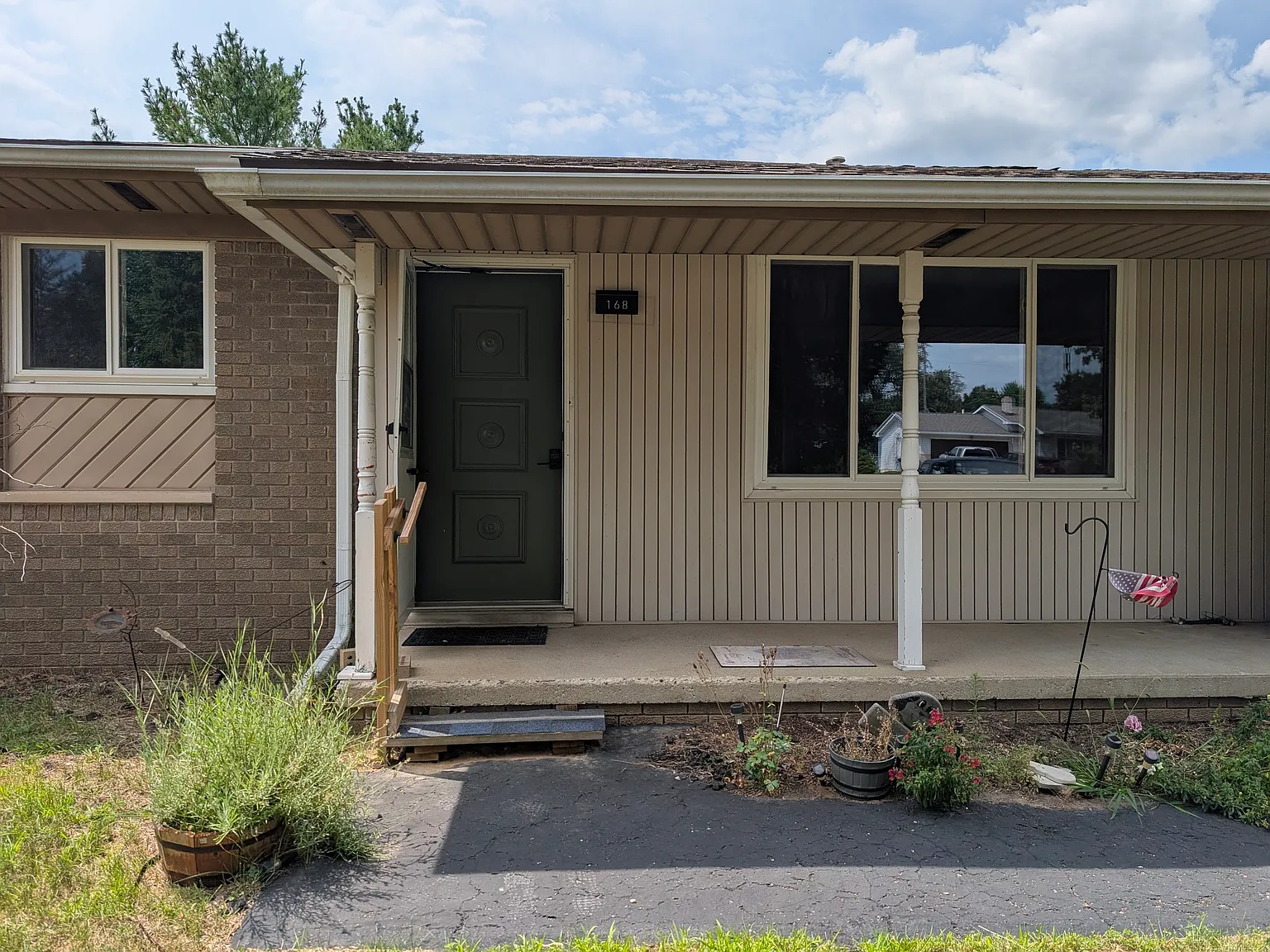3 bed, 1236 sqft, $2,095 — Photo 2