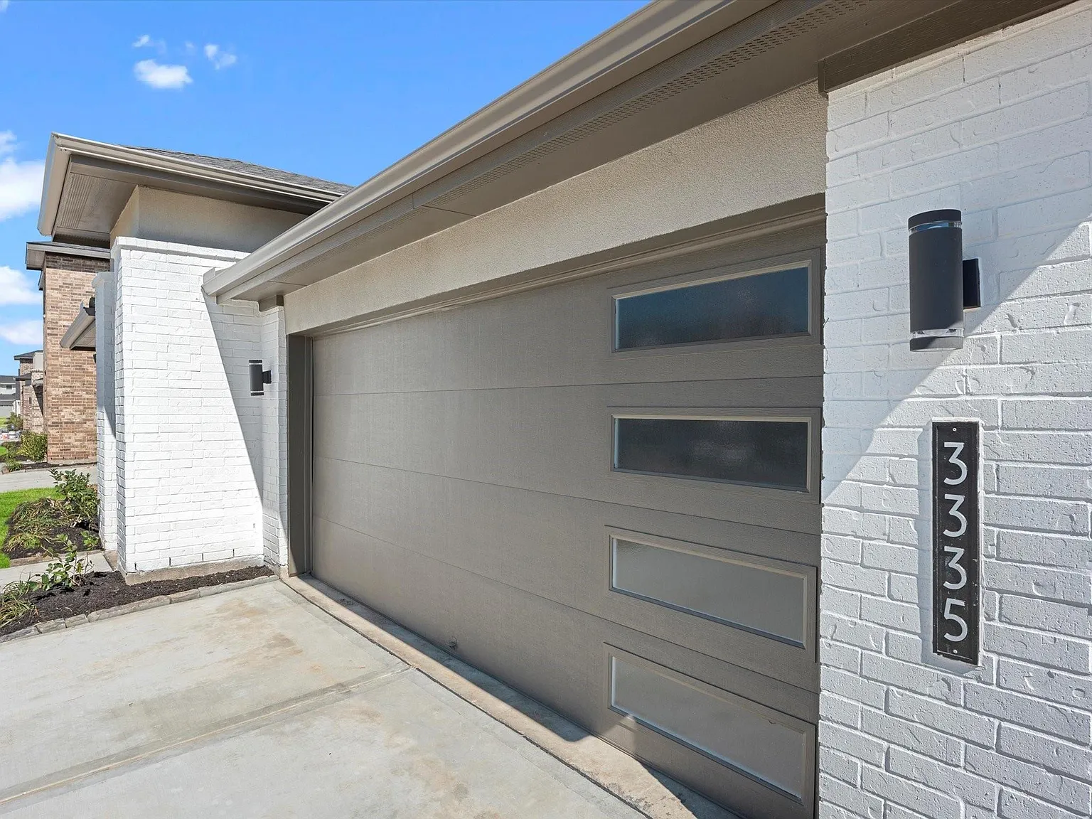 4 bed, 3.0 bath, 2041 sqft, $2,495 — Photo 3