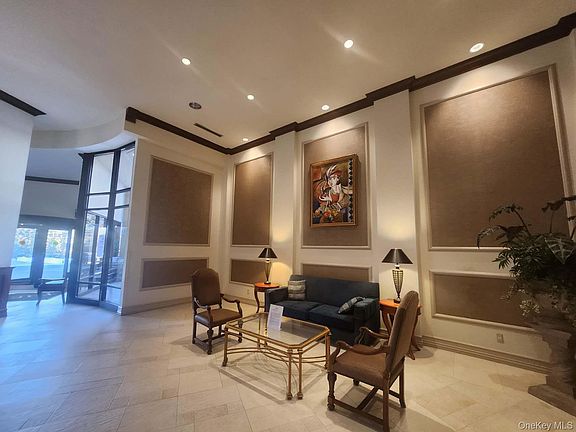 2nd image of 1 Bay Club #8 U