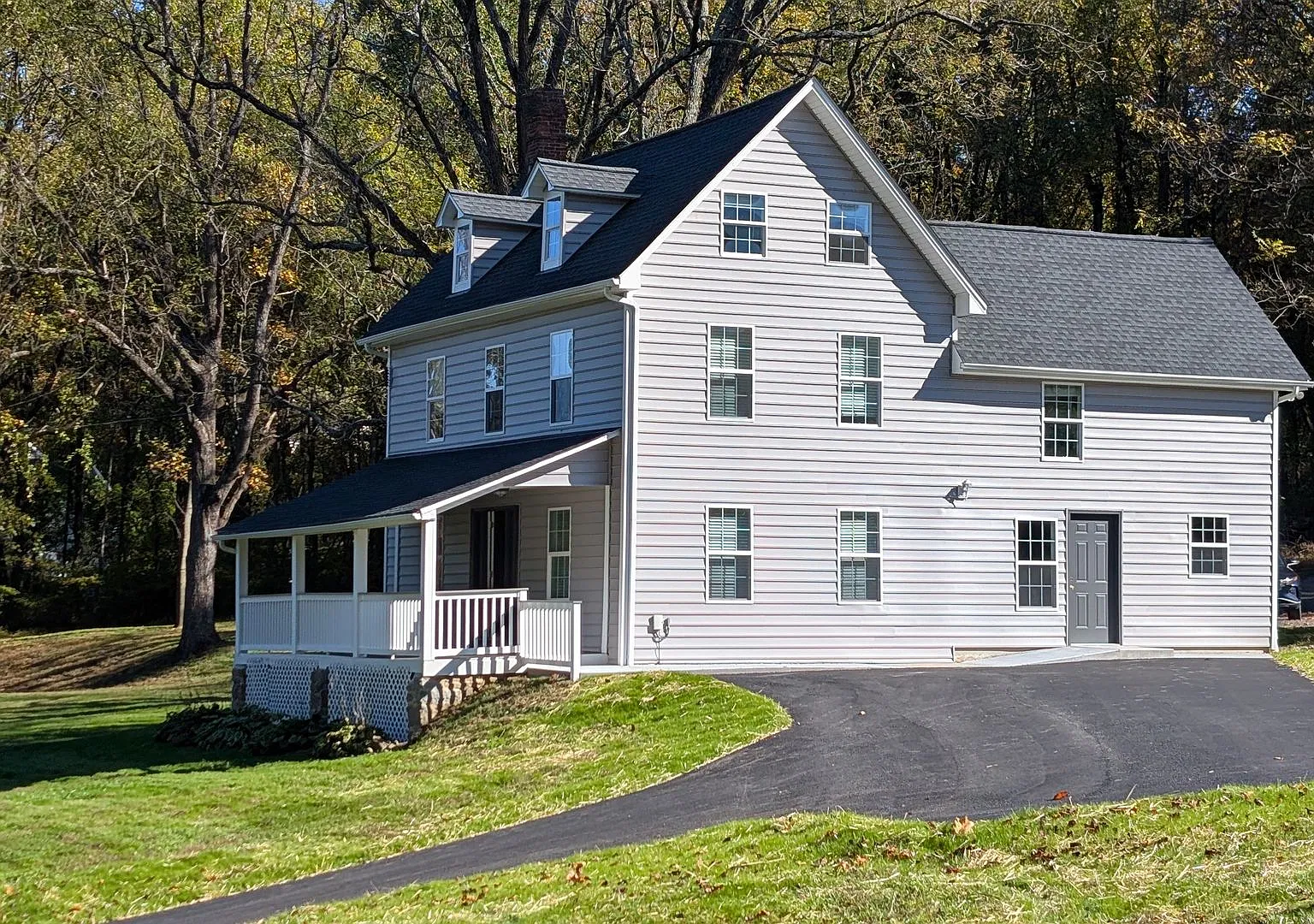 Renovated 4 Bedroom Darlington Home Near State Park — Photo 2