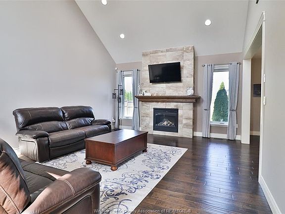 5th image of 435 Pinehurst Dr