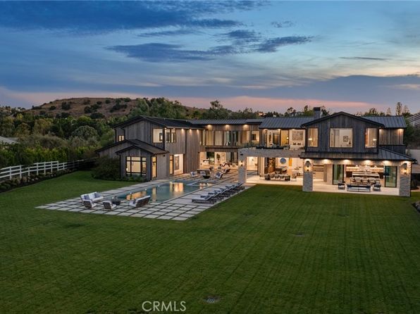 San Fernando Valley neighborhood view