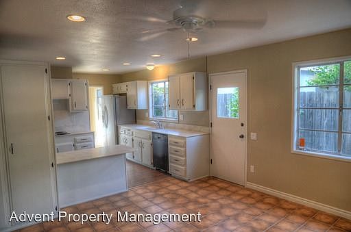 3rd image of 2606 Lange Ave