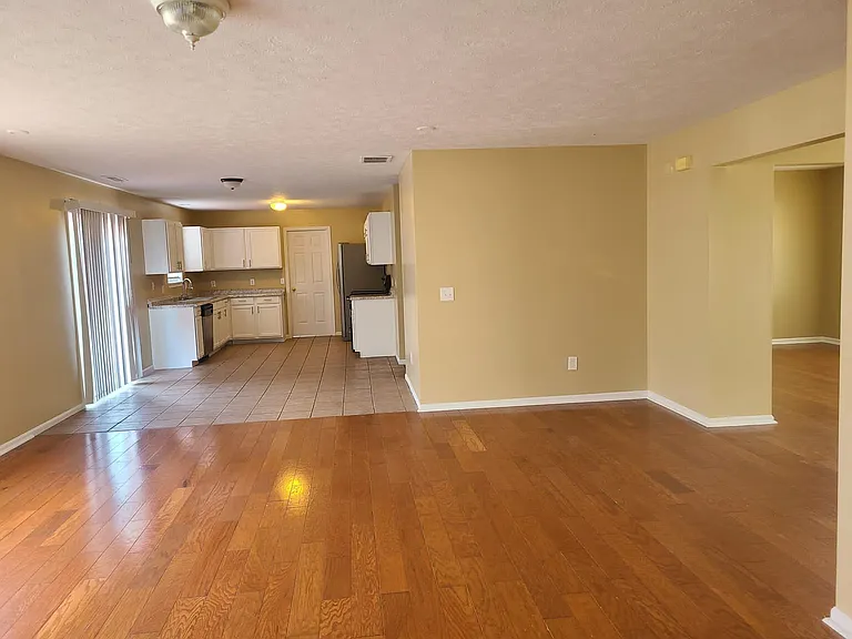 6814 Flick Dr — Photo 7