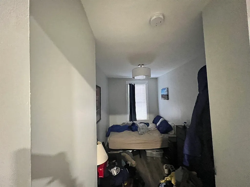Building Photo - 351 E 8th St #1