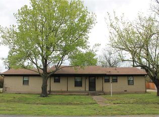 214 N 6th St, Celeste, TX 75423
