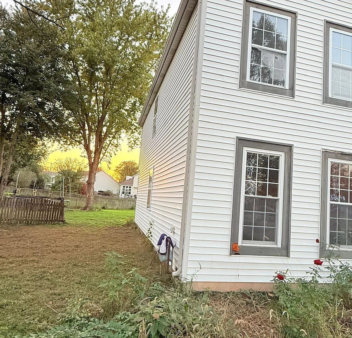 4 bed, 1937 sqft, $2,950 — Photo 2