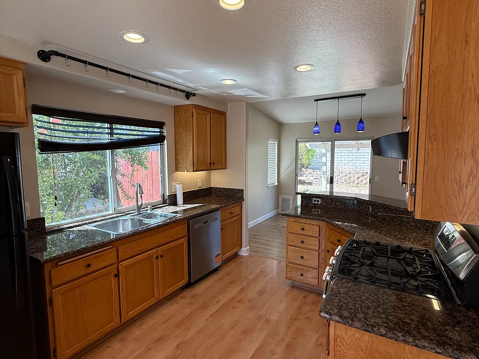 3 bed, 1400 sqft, $3,700 — Photo 3