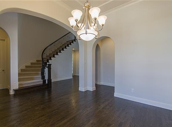 5th image of 2600 Fountain Dr