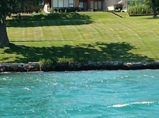 900 N Riverside Ave, Saint Clair, MI 48079