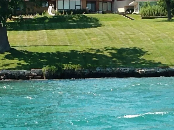 900 N Riverside Ave, Saint Clair, MI 48079