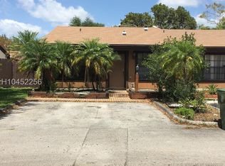 10291 Oleander Ct, Pembroke Pines, FL 33026