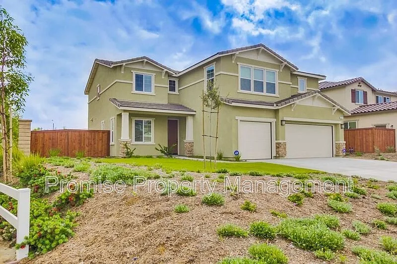 5 bed, 3.0 bath, 3169 sqft, $5,250 — Photo 2