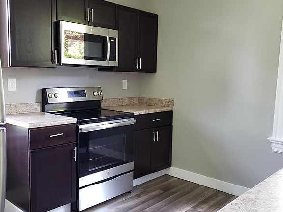 3rd image of 208 Hearne Ave